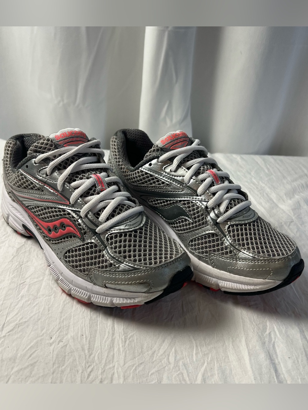 Saucony Grid Cohesion Women’s sz8 Silver & Coral Mesh Running Sneakers S15218-15